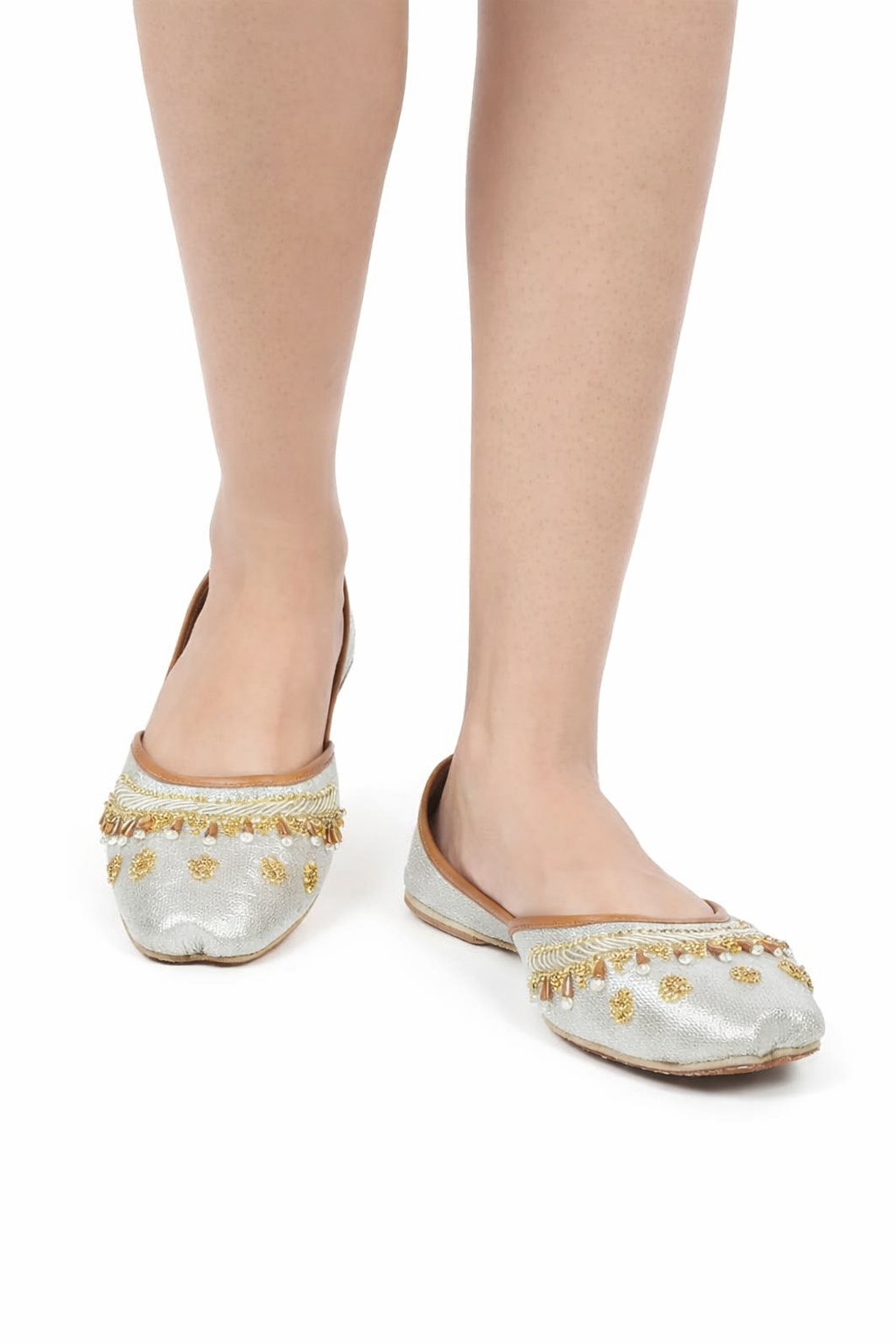 Silver Embroidered Traditional Shoes د سپينو زرو ګنډل شوي دوديز بوټان